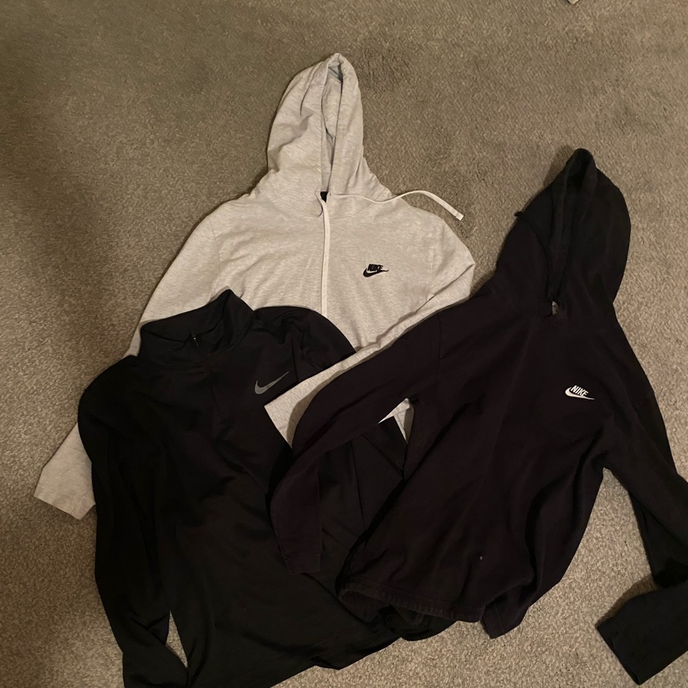 Nike lightweight sweatshirts, men’s medium in gently used condition